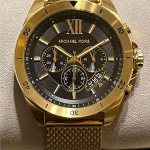 Kors Men’s Oversized Brecken Gold-Tone Mesh Watch
Case Size: 45mm